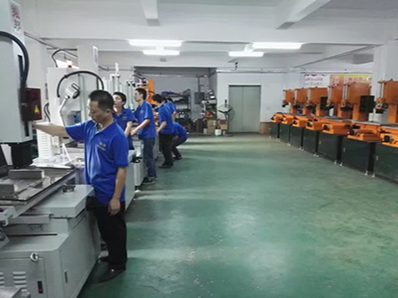 振邦細(xì)孔放電機(jī)展廳