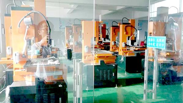 振邦細(xì)孔放電機(jī)生產(chǎn)車(chē)間