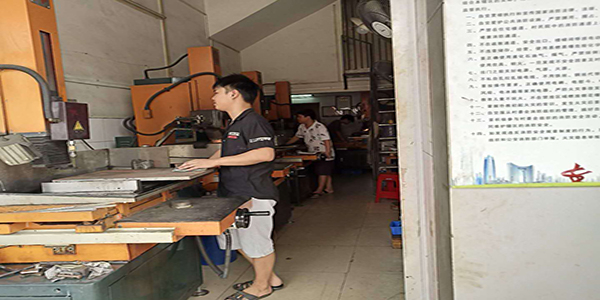 振邦細(xì)孔放電機(jī)品質(zhì)卓越，銷(xiāo)量好